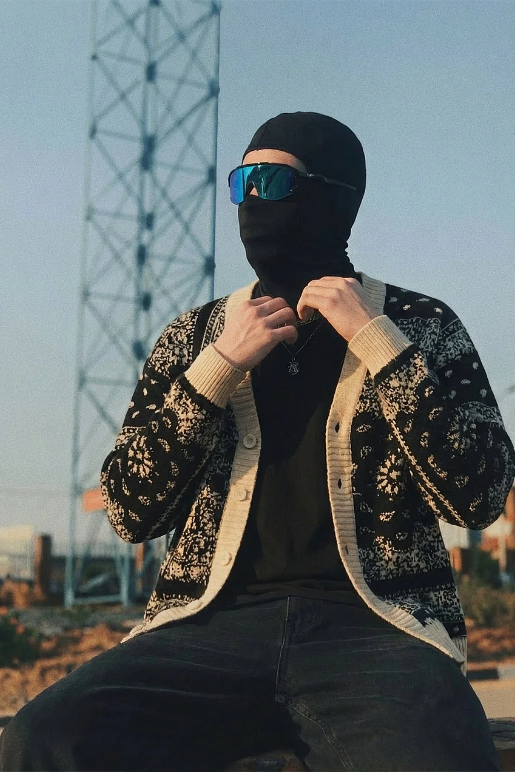 Cardigan Bandana - Image 4