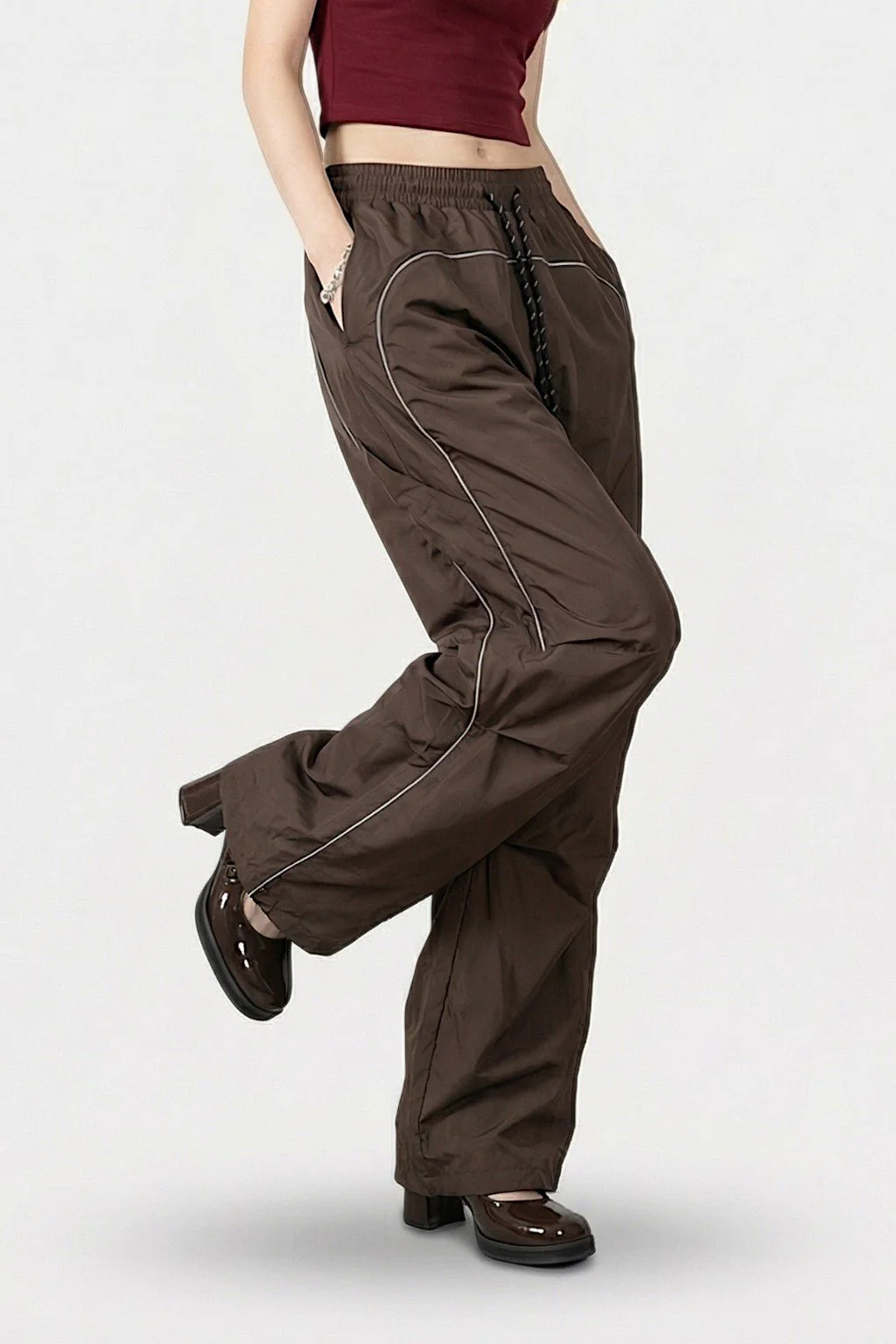 Pantalon parachute marron - Image 2