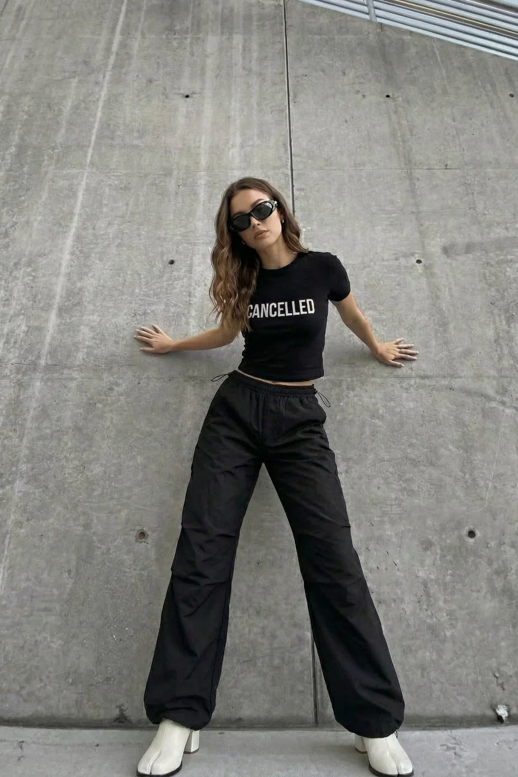 Pantalon parachute noir - Image 3